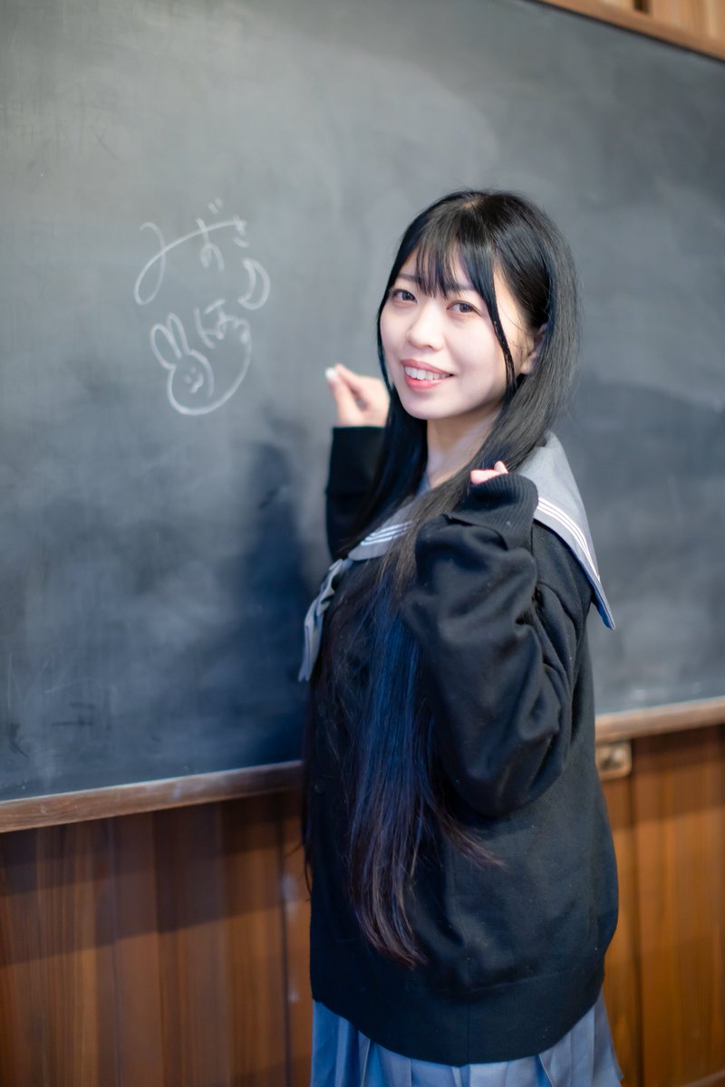 都会に出たらデビューしたくて サインの練習してるの！ ＃美月ハル