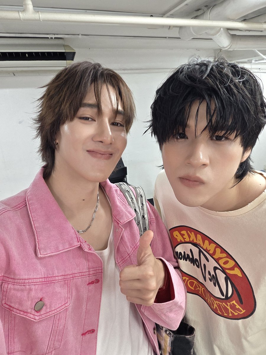 Hirunkit_'s tweet image. วันนี้ขอบคุณทุกคนที่มาหา สกาย นานิ ขอบคุณทีมหน้าจอสี่เหลี่ยมทุกคนด้วยนะครับตื่นเช้ากันเลยเก่งมากวันนี้มาส่งท้ายปีแล้วดีใจมากนะครับได้มาเจอทุกคนวันนี้ขอให้มีแต่ความสุขรอยยิ้มแบบนี้ทุกคนน้าครับ กลับบ้านพักผ่อนดีๆนะครับ เจอกันใหม่นะครับทุกคนเก่งครับ🤍🥹🫰🫶🙏🏻🎁🌲

SKYNANI MOSHI…