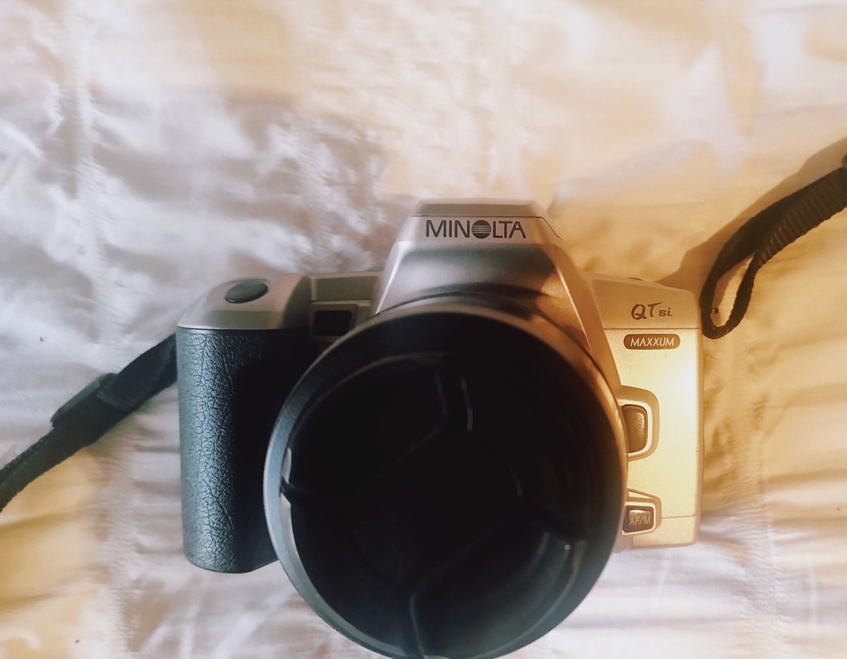 FreyaSixx's tweet photo. Desempolvando mi camarita, con mucho antojo de hacer fotos con pelí de #35mm #Fuji. Un solo Magazine cuesta lo que antes un paquete de 5 películas hace unos 20 años! Y eso que eran los más sencillos ✨
#amolafotografia #minolta #fotografia #photography ❤️‍🔥 https://t.co/SOjDjGlJY1
