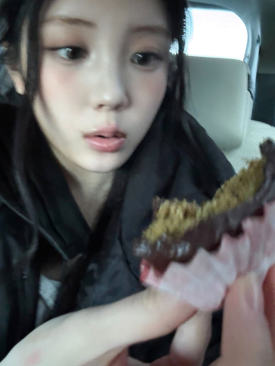 오잇.... 매력 있는 녀석인걸... 두쫀쿠...
#두쫀쿠

#WONHEE #원희 #ILLIT #아일릿