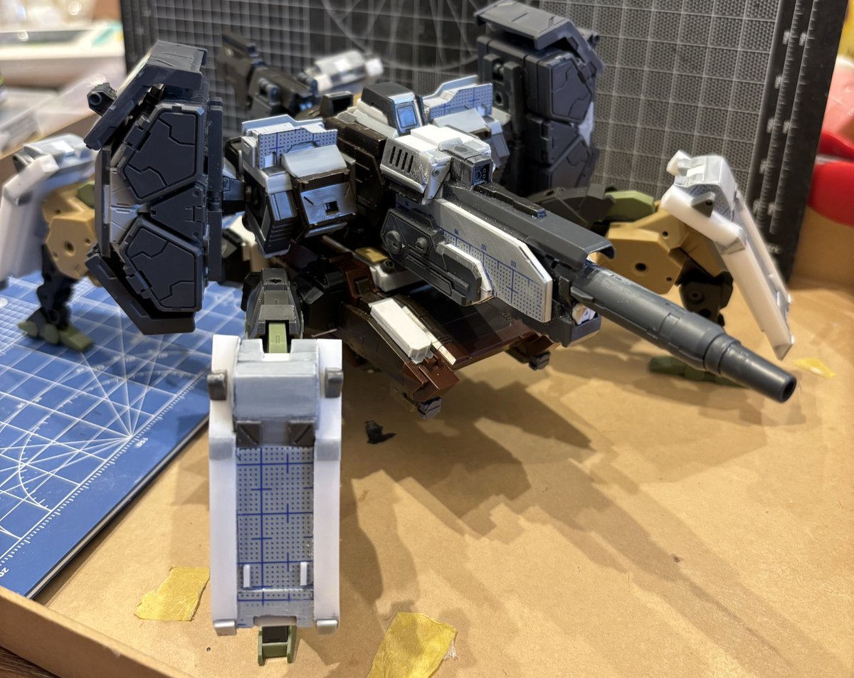 #フロントミッション 2089
#大型機動兵器
轟砦作成記　XN型
脚部装甲板×4が完成し、機体を組んでみた。大きさ、形ともに良い感じ。