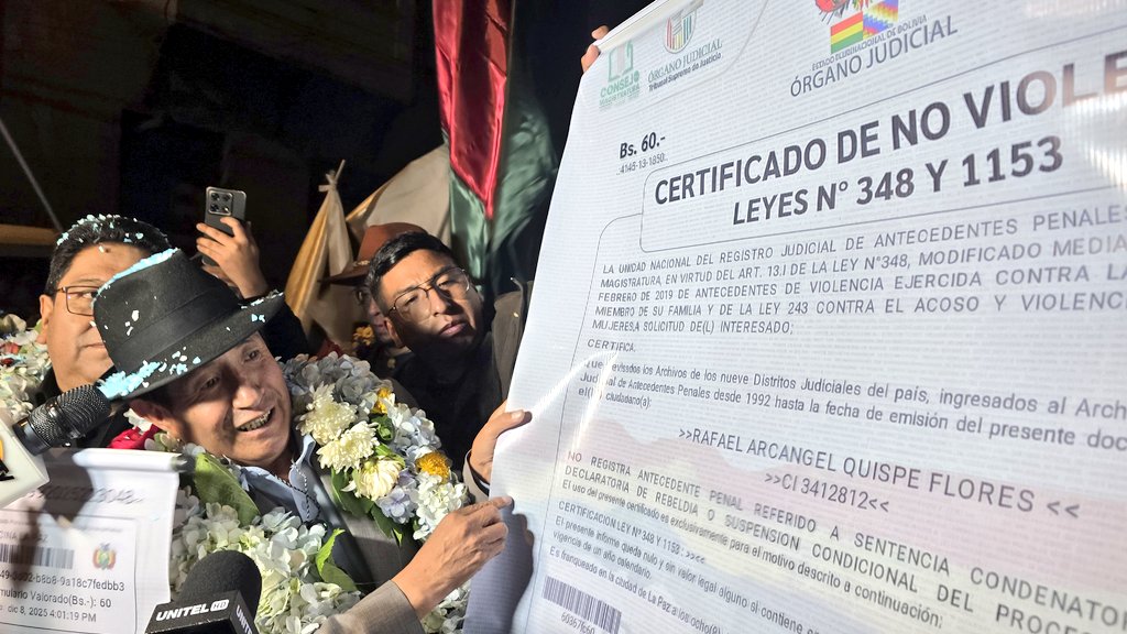 TataQuispe's tweet image. #TataQuispe:
No tengo nada.
Busquen, busquen... 
La guerra sucia empezó antes
No quieren que sea candidato a Gobernador por nuestro departamento de #LaPaz.

Si gano voy a barrer con toda la gobernación para ordenarlo nuevamente y trabajar por nuestro departamento.
#HeDicho