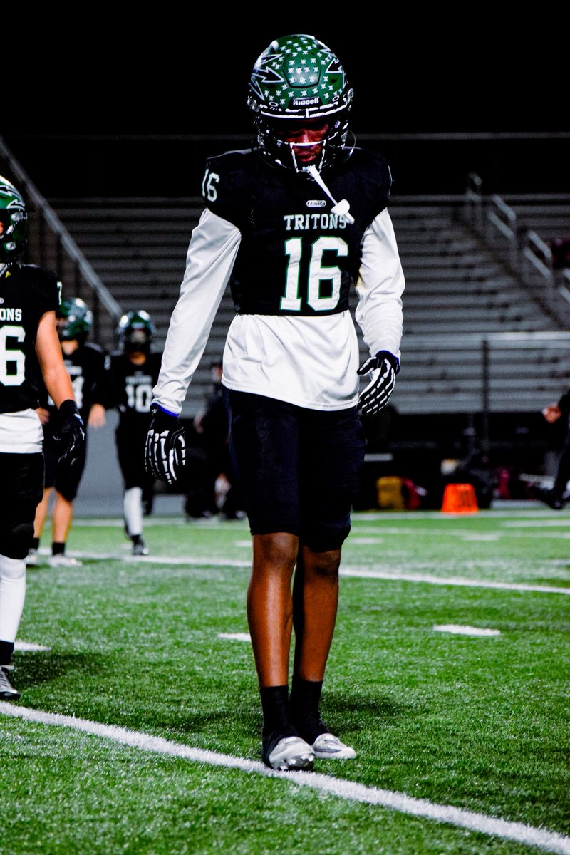 Deville Warner tweet media