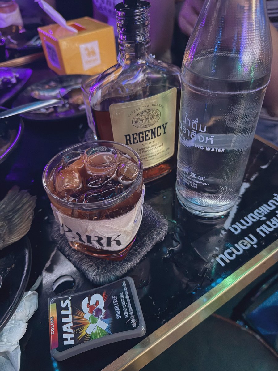 เปิดกระเป๋ามา เงินไปไหนหมด😁

ทิปนักร้องบ้าง เด็กชงเหล้าบ้าง 🥃