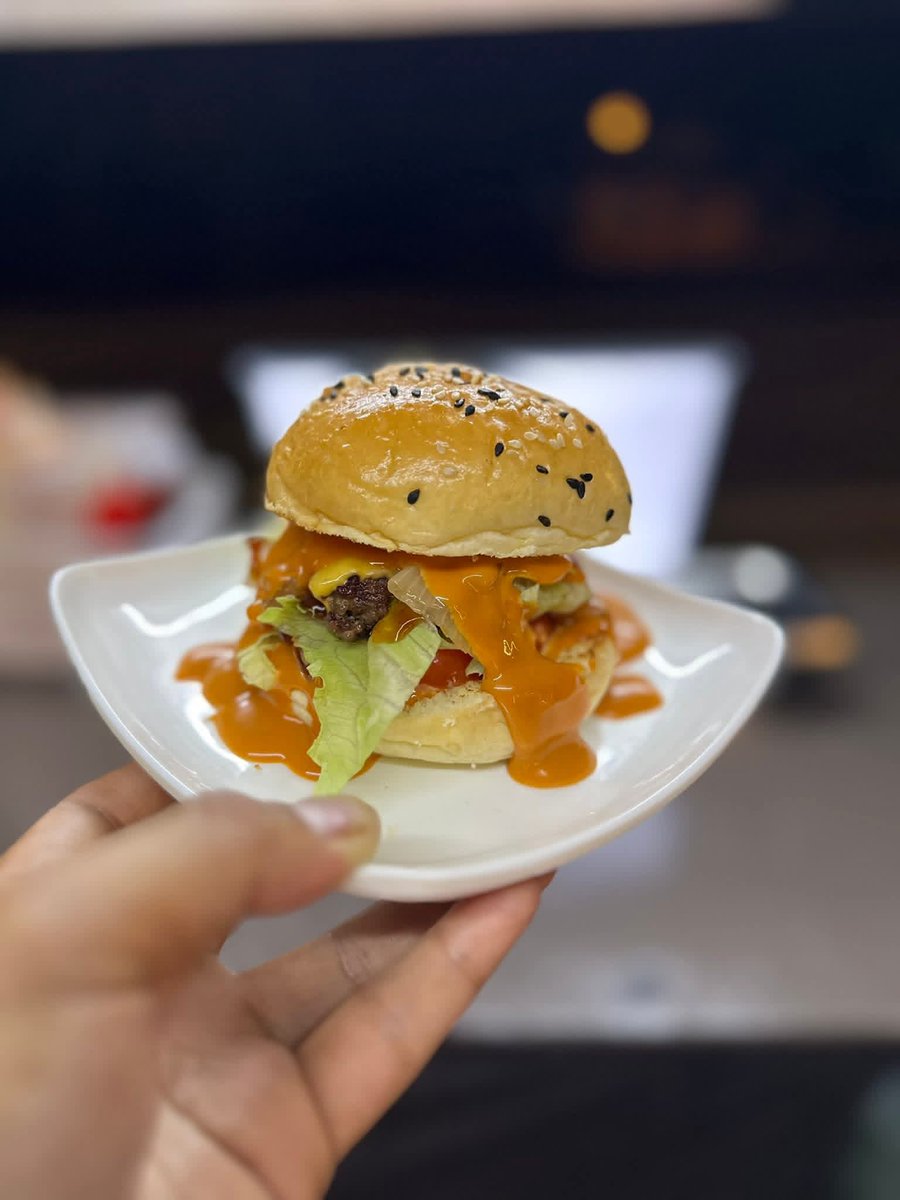 joeboyking93's tweet photo. Rahsia burger sedap..

Korang follow 12 cara ni buat burger dari A-Z, dijamin padu dan auto puas hati bila menikmati hasilnya..

Sebagai ex staff BURGER KING, aku share cara buat burger mengalahkan burger2 fast food dekat Malaysia ni..

Post ni bukan untuk rangebait semata-mata.. https://t.co/0VbjhvSauY