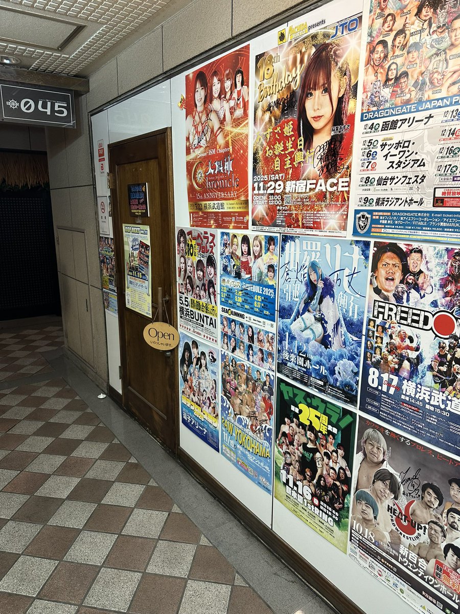 本日、12月27日（土）は18:00〜22:00で営業致します！

皆様のご来店お待ちしております🍺

お店のLINEアカウント
lin.ee/7fqPlF0M

BAR045興行チケット絶賛販売中！

#プロレスの輪
#プロレスバー
#オリジナルマスク
#レスラーイベント
#KGFpro
#045bayarena
#045興行
#横浜
#関内
#BAR045