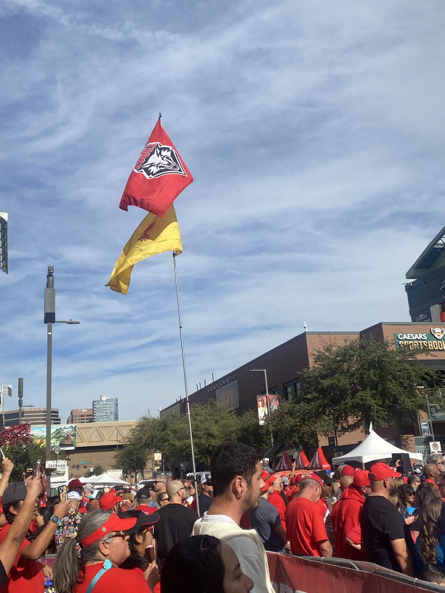 Today at the Rate bowl! So proud of our Lobos! Win or lose it was a great time! Got to see my friends  <a href="/LouisTABQ/">Lobos Red Sombrero Guy</a> <a href="/Rolls_Roiz29/">Mär</a> ! We had a great time.. Go Lobos!