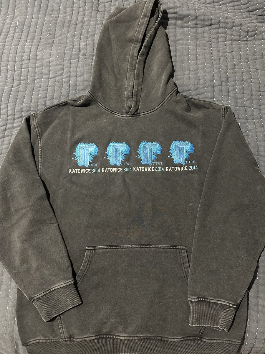 Harvin727's tweet photo. Huge thanks to @sun_apanasovich for getting this delivered so quickly especially with the holidays going on. Quality is top notch and the hoodie turned out so sick! https://t.co/2vudeSm84a