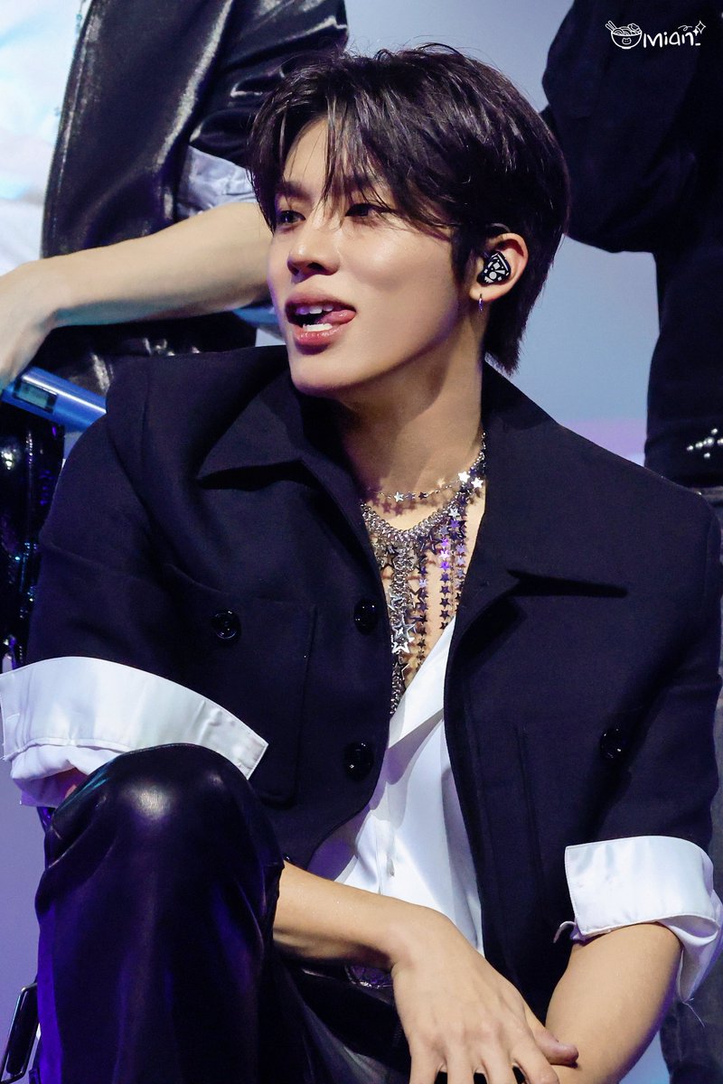 _mian_mian__'s tweet image. 251225 가요대전

상남자

#박정우 #PARKJEONGWOO #ジョンウ
#트레저 #TREASURE