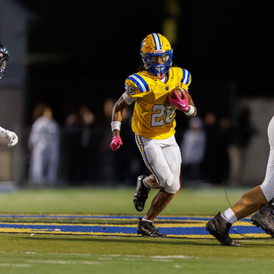 Juerobinson2's tweet photo. Blessed to be name 1st team All-Area as a sophomore 🙏🏾
@ChescoGridiron @DTownFball @TheHistoryDtown @TomLoy247 @adamgorney https://t.co/q4qg9emSdI