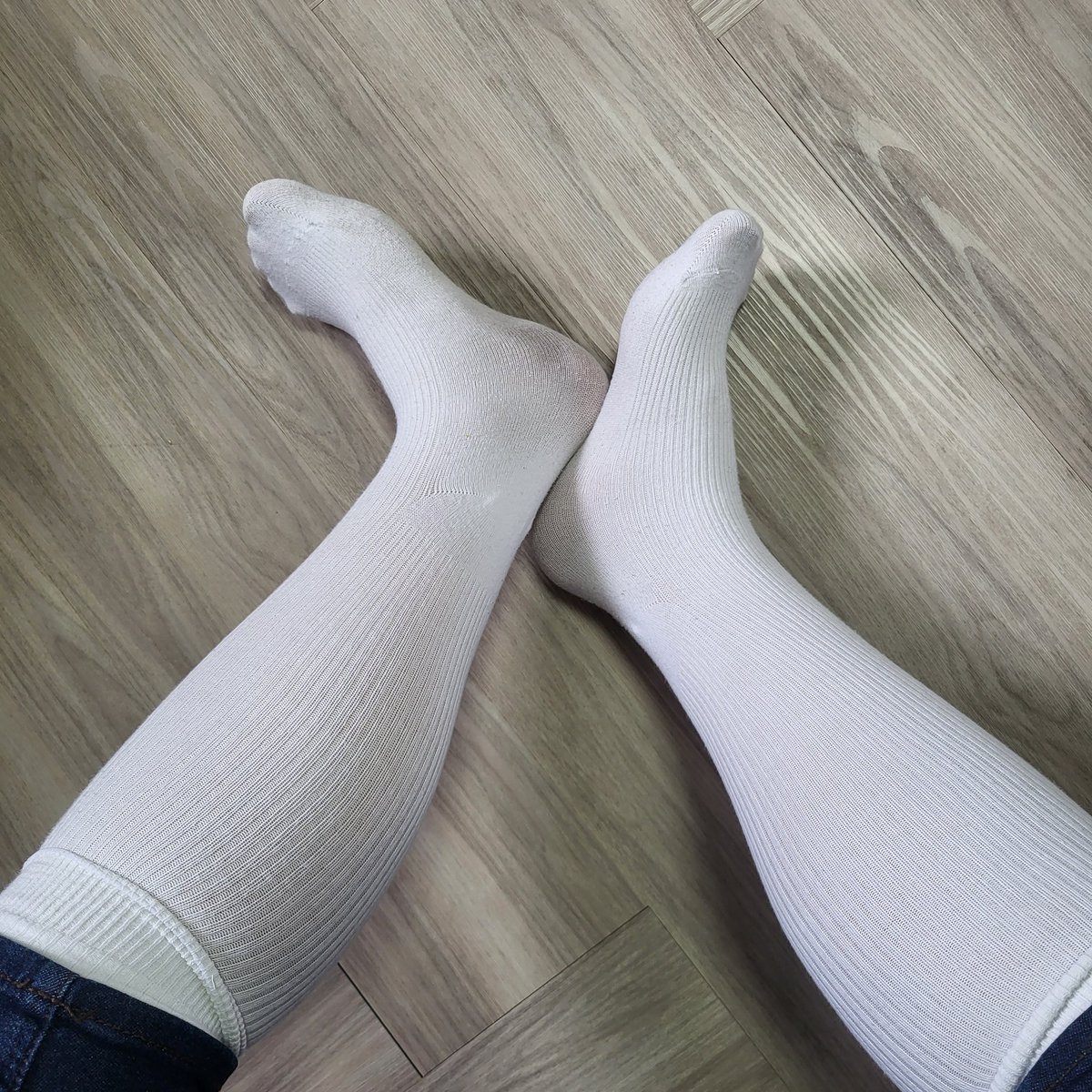 SoknzHiBDXJ7S8H's tweet image. 南下彰化
有朋友同好嗎？
穿白長襪好溫暖