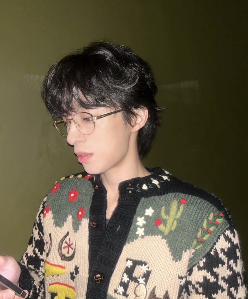 구교환 볼 때마다 느끼는거: 이 얼굴이 어떻게 82년생?