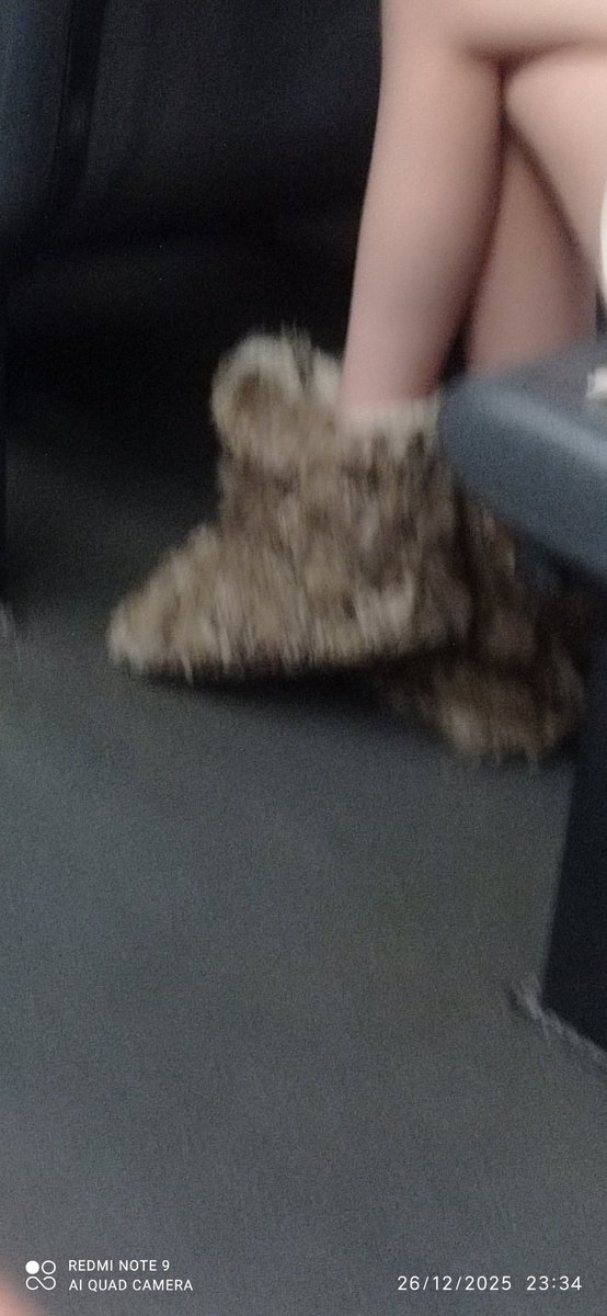 TA lindo porque hace frío jajaja lpm y a esta imagínate a las 5 de la marina 🤣