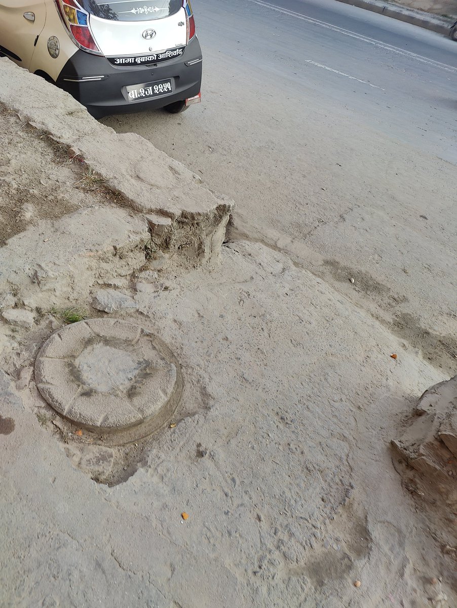 thektmduke's tweet image. Only in Nepal, the right of way of vehicles supersedes the right of way of pedestrians. And it simply gets overlooked; the more you move towards the sub-urbs. #WalkabaleCity