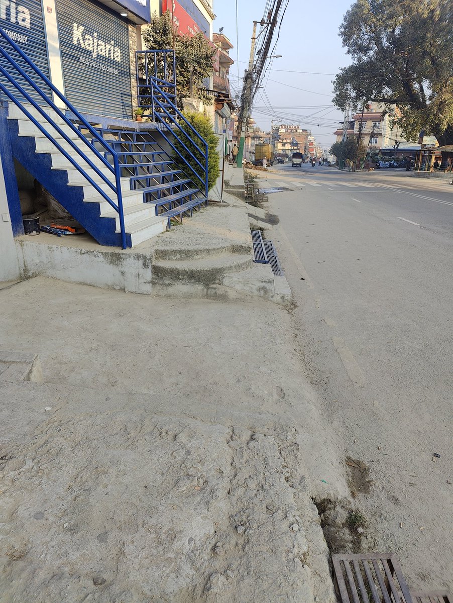 thektmduke's tweet image. Only in Nepal, the right of way of vehicles supersedes the right of way of pedestrians. And it simply gets overlooked; the more you move towards the sub-urbs. #WalkabaleCity