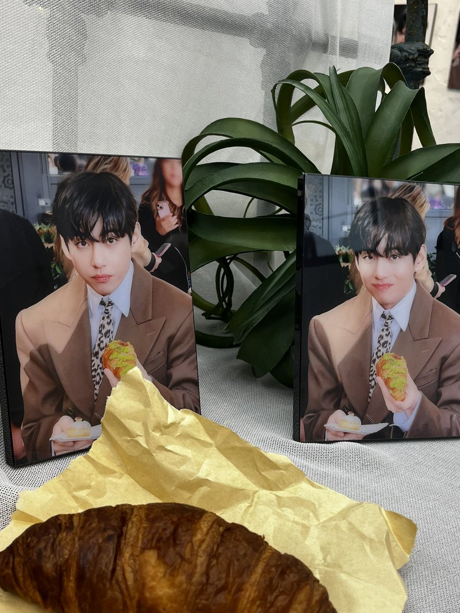 少し早いけど… 🐻BTS V さんの展示会に 来てます╰(*´︶`*)╯ どこの
