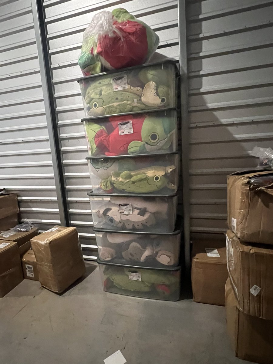 Lily Moon suits tweet media