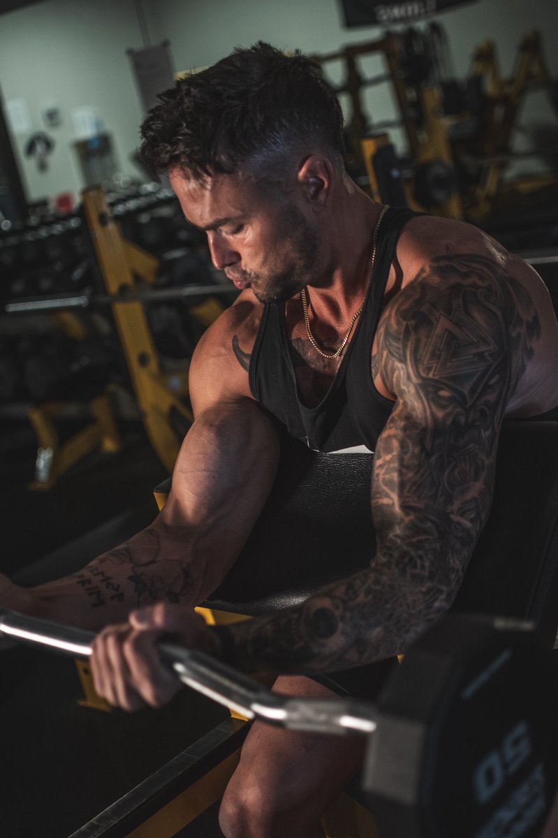 EFXSports's tweet image. Back to the gym. Hit it hard and build momentum going into the new year.💪

We’re not just about New Year’s Resolutions around here; we’re about committing to long term goals and staying the course, no matter the season. 

#FormulatedToWin

-
-
#newyearsresolution #getfit