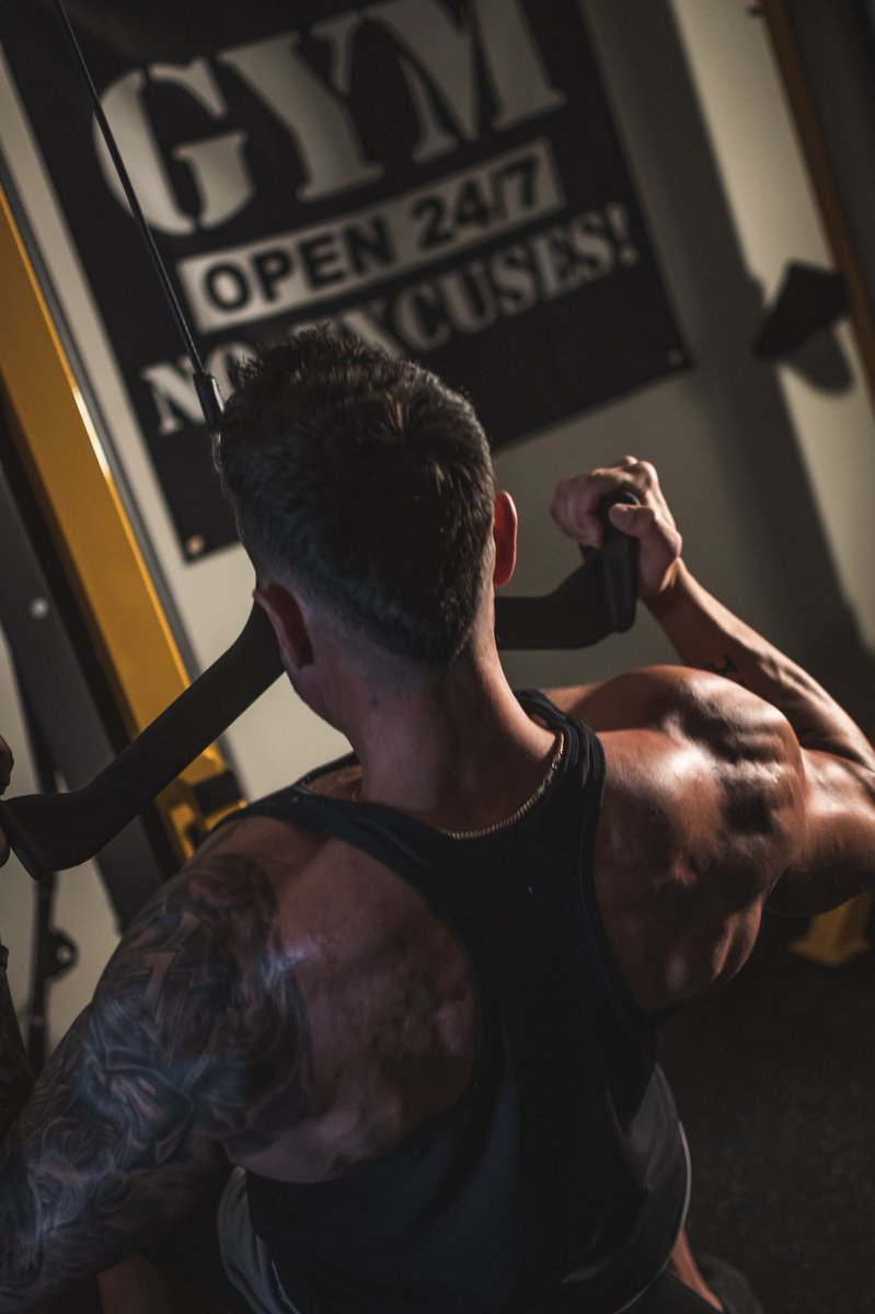 EFXSports's tweet image. Back to the gym. Hit it hard and build momentum going into the new year.💪

We’re not just about New Year’s Resolutions around here; we’re about committing to long term goals and staying the course, no matter the season. 

#FormulatedToWin

-
-
#newyearsresolution #getfit