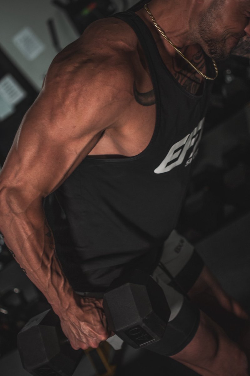 EFXSports's tweet image. Back to the gym. Hit it hard and build momentum going into the new year.💪

We’re not just about New Year’s Resolutions around here; we’re about committing to long term goals and staying the course, no matter the season. 

#FormulatedToWin

-
-
#newyearsresolution #getfit