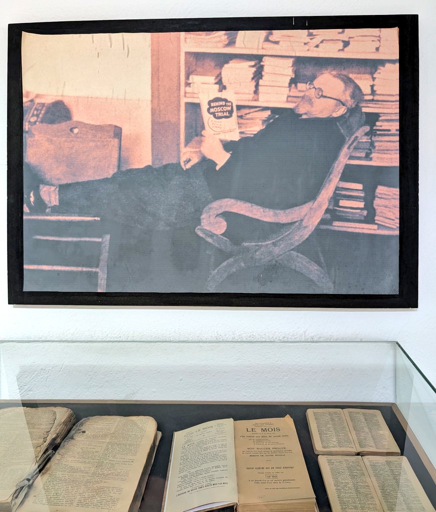 KS1729's tweet photo. On one of the bookshelves at Leon Trotsky's last home in Mexico City, among various works of history, dictionaries (French-Russian), Marxist analysis, a volume titled 'The Present Condition of India' (1939) by Leonard M. Schiff, with a foreword by Jawaharlal Nehru (1938). https://t.co/c6YBJaXZXm