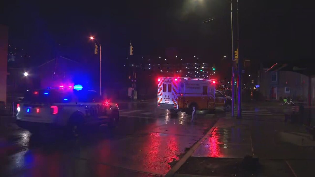 FOXBaltimore's tweet image. BREAKING NEWS: A man is dead and another is critically injured following a double shooting in Baltimore's Gay Street neighborhood on Friday night, police said.
LATEST: bit.ly/3Ye2eiQ