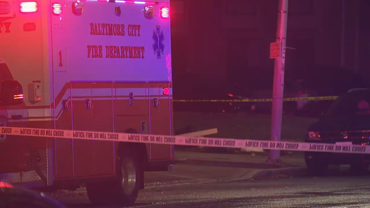 FOXBaltimore's tweet image. BREAKING NEWS: A man is dead and another is critically injured following a double shooting in Baltimore's Gay Street neighborhood on Friday night, police said.
LATEST: bit.ly/3Ye2eiQ