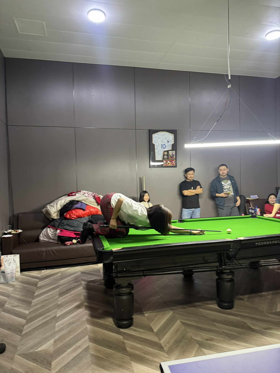 Болдоггүй буу гээд загнаад бхын 😂