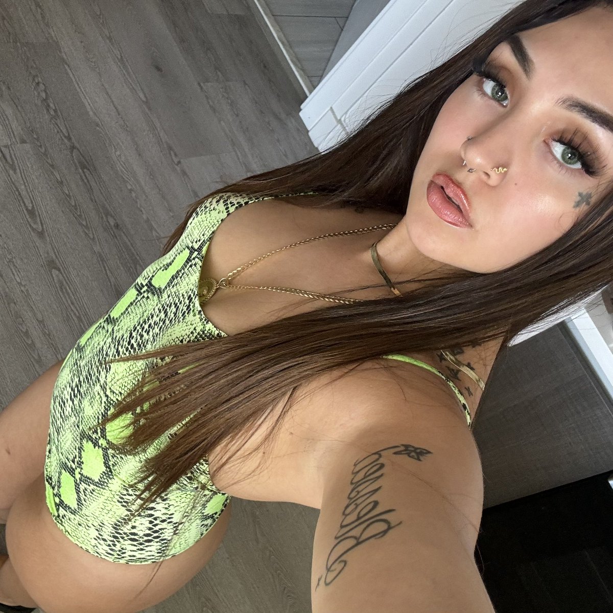 onlyfans.com/poshnio