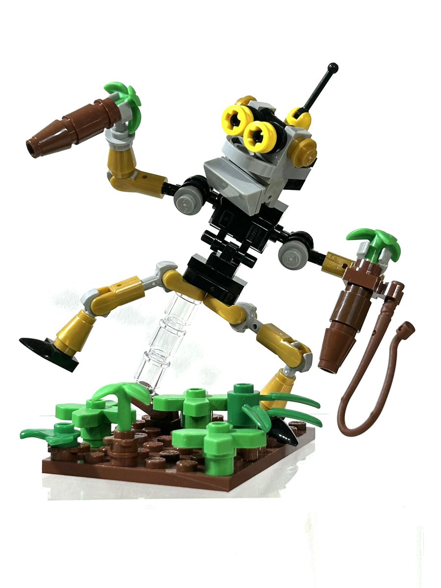 昨日のサラミスがバズった様ですが、いつもは小さいサイズのLEGOを組んで遊んでます。芋掘りロボット・ゴンスケとか(^^)