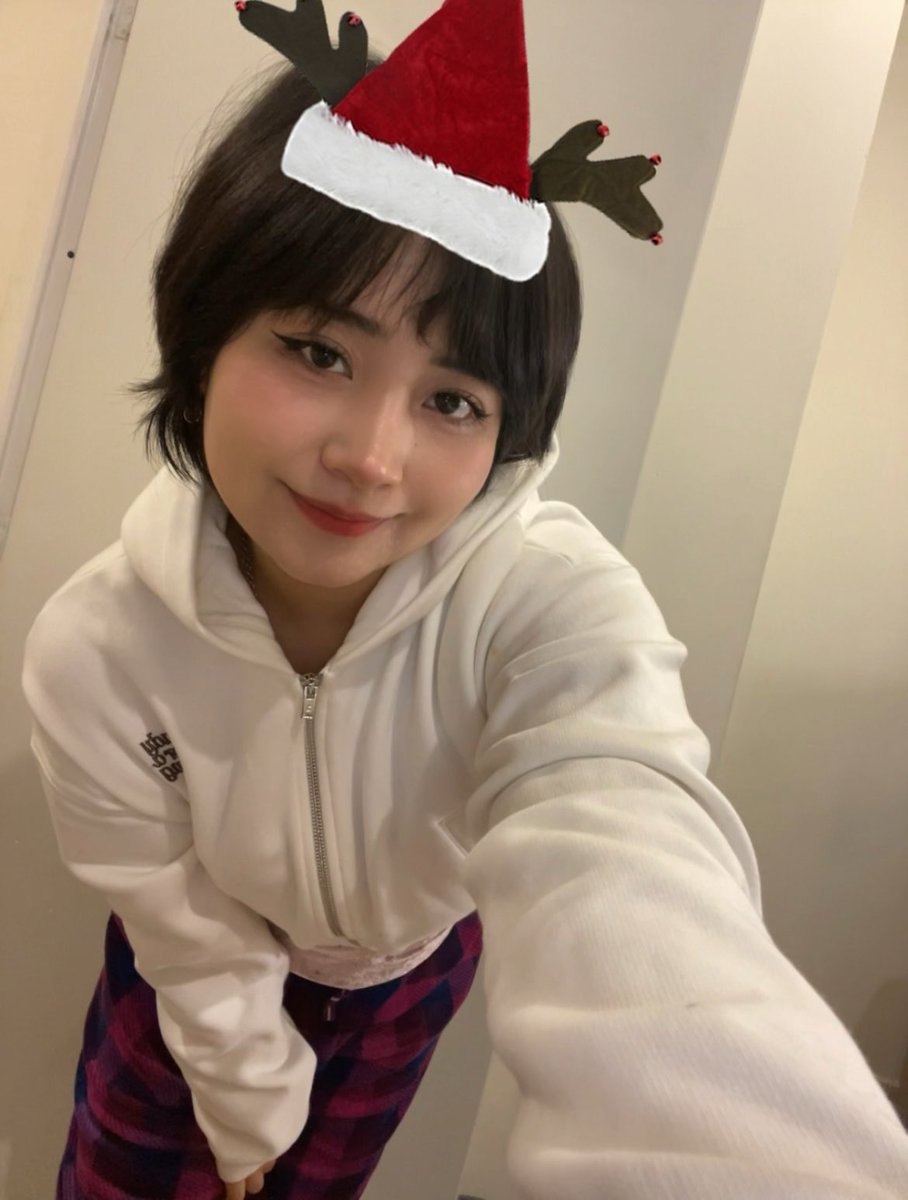 arisa4live's tweet photo. HOLA ESTOY HACIENDO MI PRIMER EXTENSIBLE HUMILDE 🎅🏼 Twitch arisaa4 💕 https://t.co/TlYPBxc21B