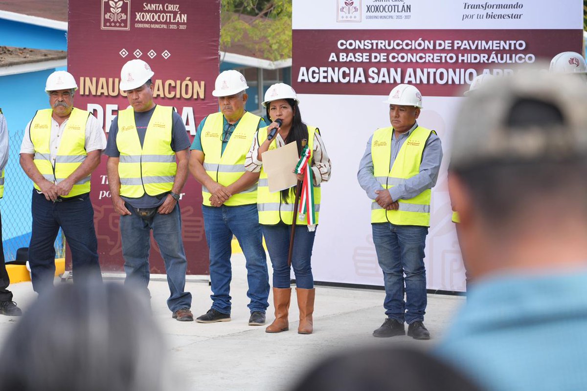 EN ARRAZOLA, ENTREGA NANCY BENITEZ PAVIMENTO QUE SE TRADUCE EN CALIDAD DE VIDA

La presidenta  de Xoxocotlán, <a href="/Nancy_Benitez_/">Nancy Benítez</a> entregó más d 600 metros de pavimento con concreto hidráulico en la calle Libertad, una obra que beneficia a más de 200 familias 

ampmoaxacanoticias.com/en-arrazola-en…