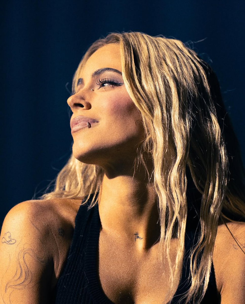 TINIOnTours's tweet photo. 🛸 TINI con #FUTTTURA es la primera artista mujer argentina en hacer una gira mundial de Estadios. 2da en General después de Soda Stereo. https://t.co/O9fJkJNAeT