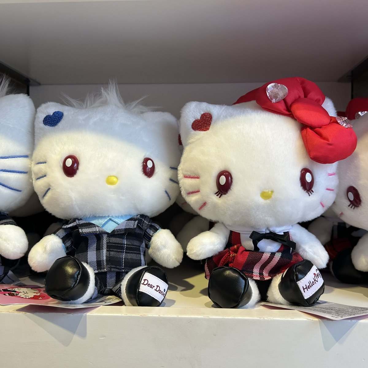 キティちゃんとダニエル君の可愛いぬいぐるみ♡お耳が♡模様だね