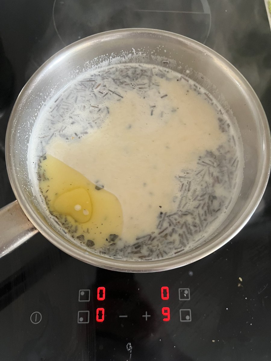 Эр хүний гутрал, гаслал, тэчьяадлын нулимсыг үзэх хэрэггүй л гэдийм билээ. Яахав хааяа баярын нулимсыг хуваалцахад гэмгүй. Өчигдөр тийм л баярт явдал болов. Уг хүн нь миний дээд ангийн хүүхэд. Оюутан байхын шазруун, гэнэн, романтик хүн байсныг мэдэх юм. Нэг удаа хамт сурдаг