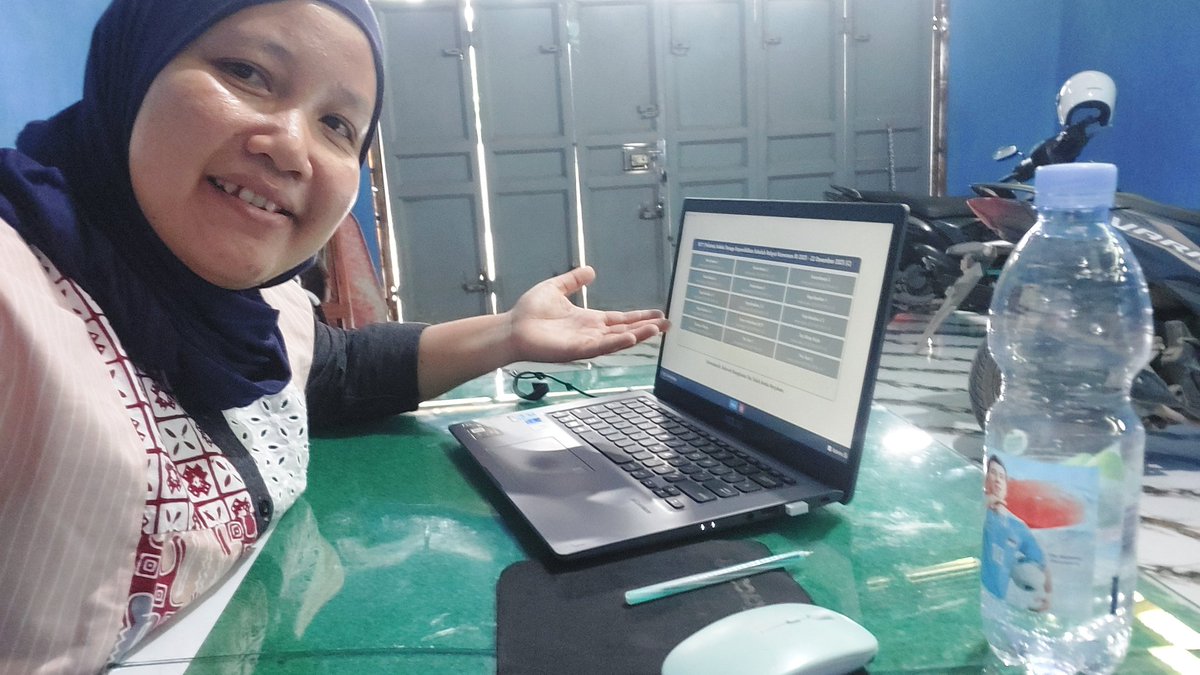 mimiyusmi's tweet photo. Senin, 22 desember 2025 percobaan yang ke tujuh kali, duabelas taon setengah honor, ya allah jadikan  yang kali yaa 😘 p3k full waktu lalu lanjut PNS, berhenti status honorku di 2025, bismilah jogja #amin #amin #amin https://t.co/8U2v3ncn5n