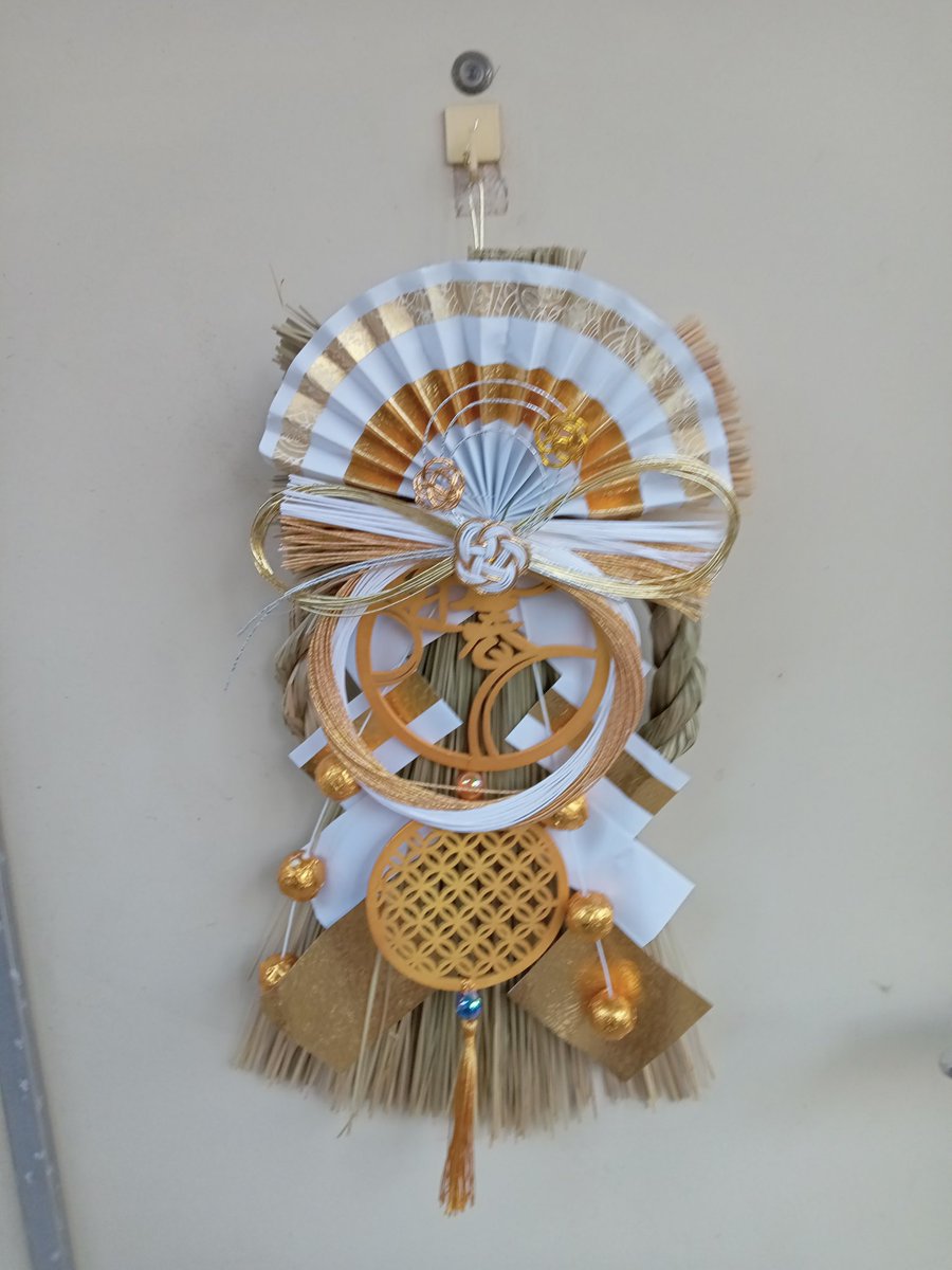 毎年何となく28日に正月飾りの飾り付けやってるんだけど27日にしてみた