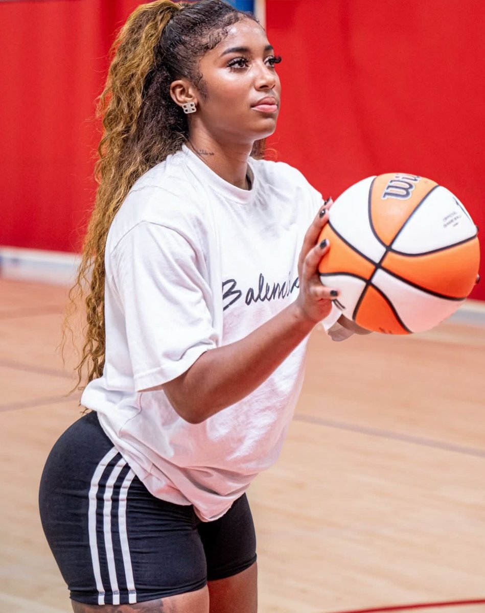 I talk hoops 🏀 tweet media