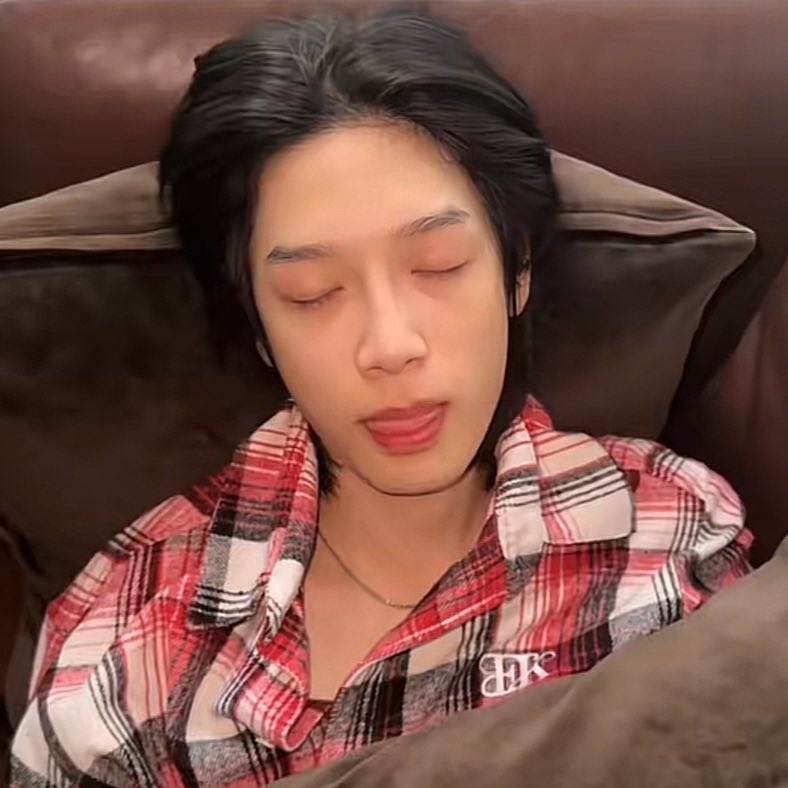 kh1ovele's tweet image. อฟช.ถ่าย 😝                              ผู้ชายถ่าย 😛