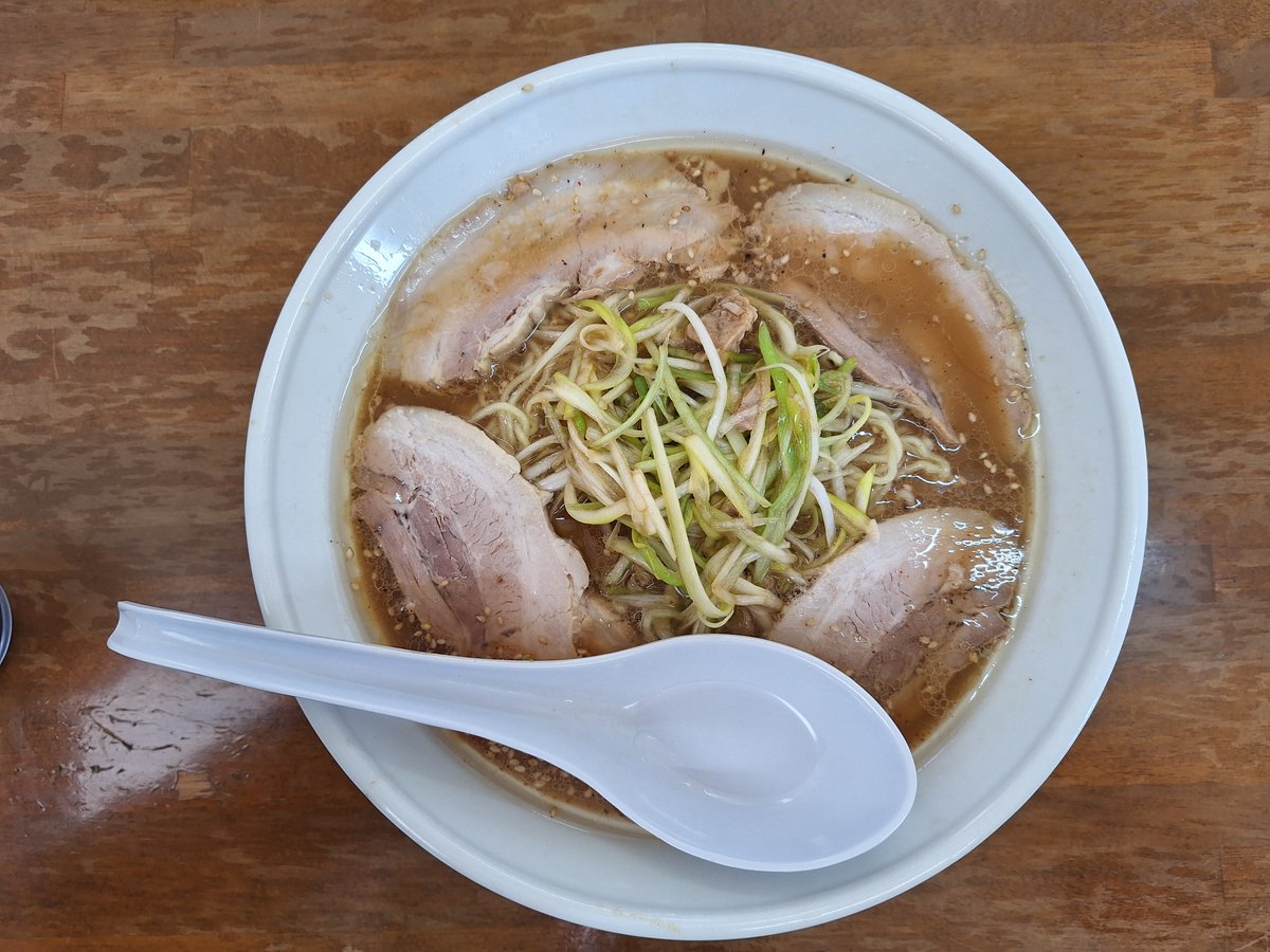junpepe00's tweet photo. 今年はこのラーメンで食い収めだな〜美味かった！🍜🍜🍜 https://t.co/eMT2bVTukr