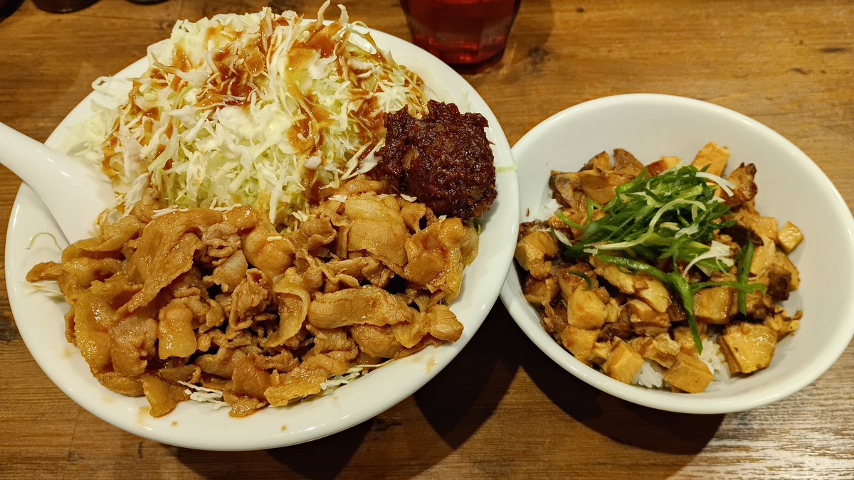 eternal_god312's tweet photo. 神田カリー麺生たまご抜き中＋肉飯
小川町 麺好獅子團

今年一番行ったラーメン屋さん😊
年内営業最終日と言うことで行ってきました🎵
塩も食べたかったけど今日は土曜祝日限定カリー麺🍜
休業されるの悲しいですが、また再開された時は必ず行きます！
ごちそうさまでした！
#麺好獅子團
#ラーメン https://t.co/cr9Y3CKX2z