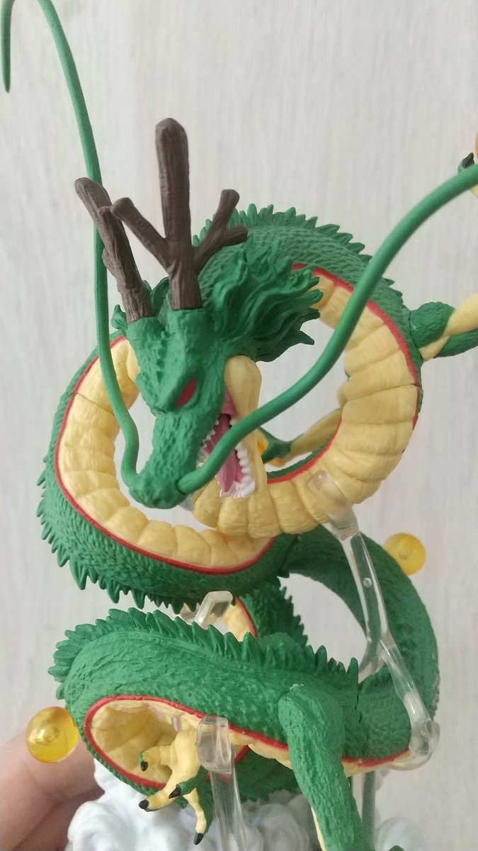 BlackmintU's tweet photo. 過去プライズのクリエイタークリエイターの神龍、造形氏は岩倉さんです塗装にはいんえいとかは入ってないのですが造形は細かく素晴らしい作品です https://t.co/80oo5mlKbs