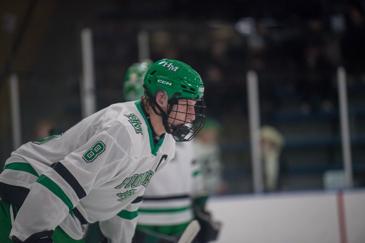 LetsPlay_Hockey's tweet photo. #6AA Hill-Murray, coming off a loss to unranked Holy Family, beat #3AA Edina 4-1 tonight to improve to 6-2-1. Chase Crowley with a pair of goals for the Pioneers. Edina outshot Hill 32-24. Grayson Hanggi with 31 saves.
Other scores:
#9AA Rogers 3, #19AA Lakeville South 2
#11AA Rosemount 7, #13AA Eden Prairie 5
#1A Hermantown 7, #3A Delano 3
#8A Northfield 4, #19A Detroit Lakes 2
Crookston 4, Grafton/Park Rover (ND) 0
Photos by @AJPhotographymn