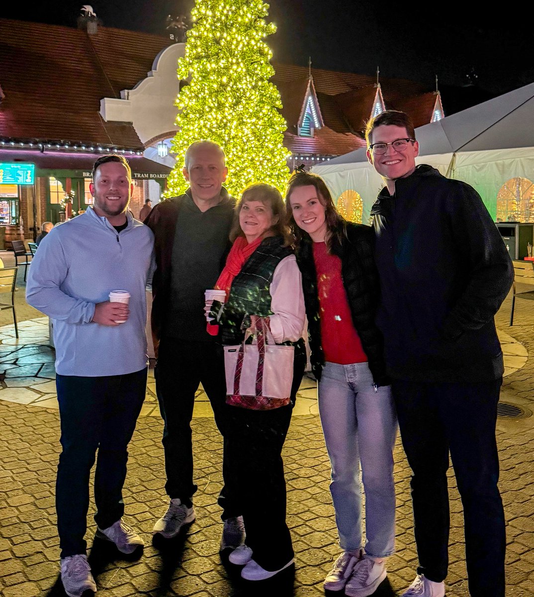Enjoyed a great night at Grant’s Farm with the family 🎄