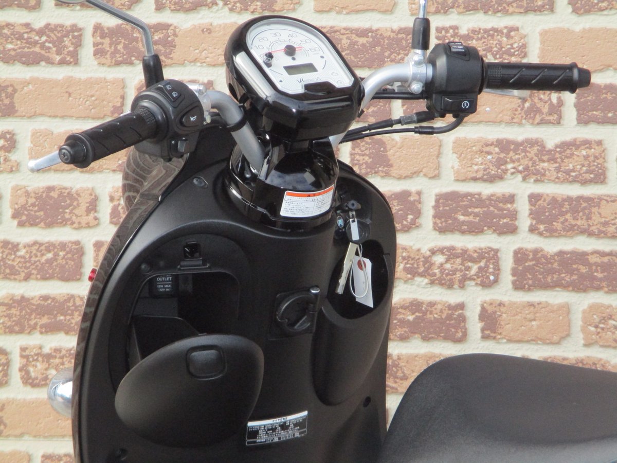 ACkariya's tweet photo. 【中古車入荷情報】
2023年モデル ヤマハ ビーノ
走行距離8947km 車両本体価格（税込）16万5000円
当店で新車を出荷したワンオーナー車です。ビーノは新車も在庫あります。
#YAMAHA #AY02 #ビーノ https://t.co/GI966H8LvN