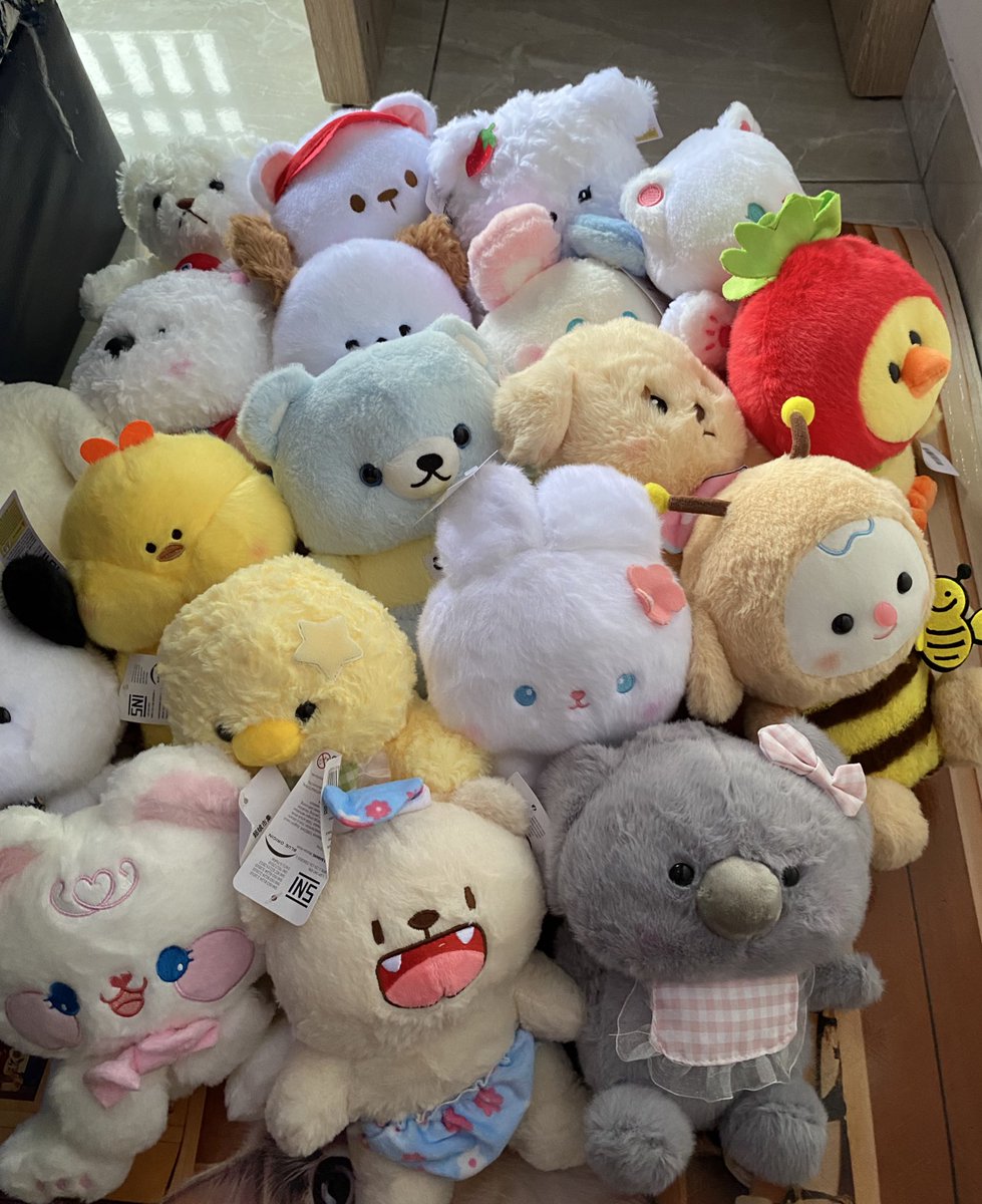 rismaaravita's tweet photo. Ada yg mau beli gak? aku iseng main boneka capit dan dapet banyak 🤣🙏
Di rumah udah kebanyakkan, anakku juga cowok gak main boneka 😚🫶
#funifun #ohsome #bonekacapit https://t.co/3GOMuY7LQu