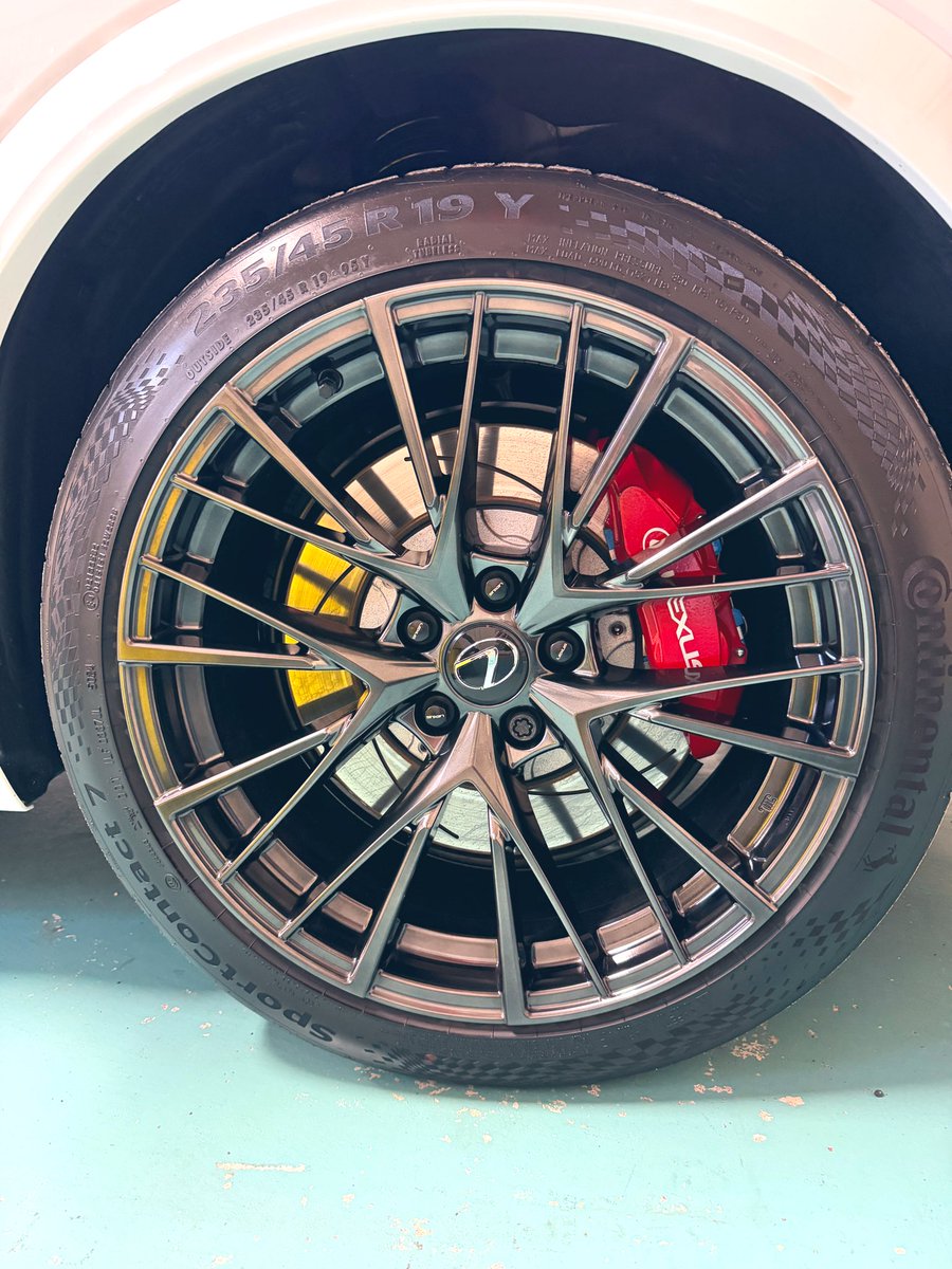 rolepon's tweet photo. プロは仕事が早い！🤩
ピッカピカになりました🚗✨
#LEXUS 
#lbx 
#LBXMORIZO
#keeper洗車 https://t.co/hpJJ0xUlIM
