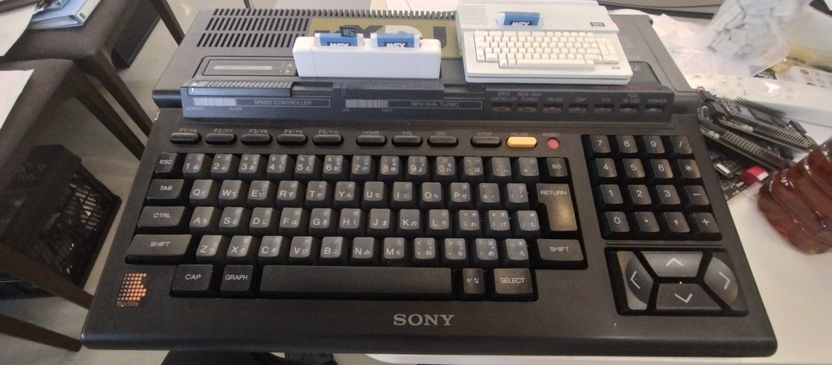 nishikazuhiko's tweet photo. miniROMカートリッジが2つ乗る
ROMカートリッジアダプター
のモックアップが出来ました

miniROMは穴を開けてキーホルダーにも出来るようにします

1000円でガチャポンでゲームのはいったminiROMが売れたらいいなー

ここまでやるならフロッピーのデザインにオリジナルのmicroSD Adapterを作ることにします

新しいMSXはmicroSDをサポートします