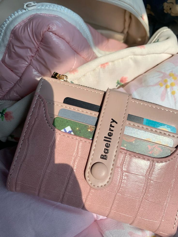 blumes0l_'s tweet image. simply adorable wallets

a thread