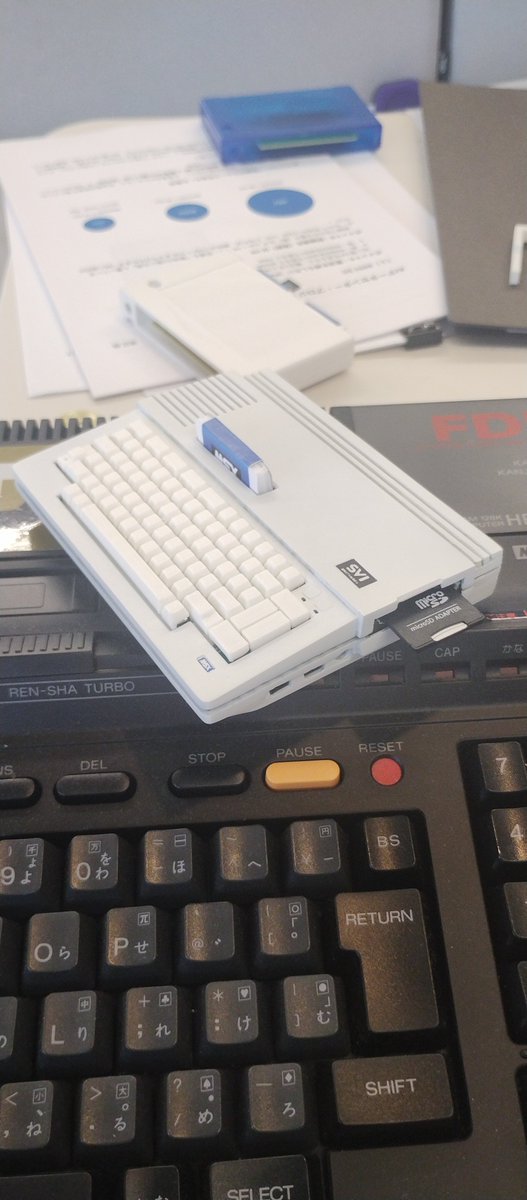 nishikazuhiko's tweet photo. miniROMカートリッジが2つ乗る
ROMカートリッジアダプター
のモックアップが出来ました

miniROMは穴を開けてキーホルダーにも出来るようにします

1000円でガチャポンでゲームのはいったminiROMが売れたらいいなー

ここまでやるならフロッピーのデザインにオリジナルのmicroSD Adapterを作ることにします

新しいMSXはmicroSDをサポートします